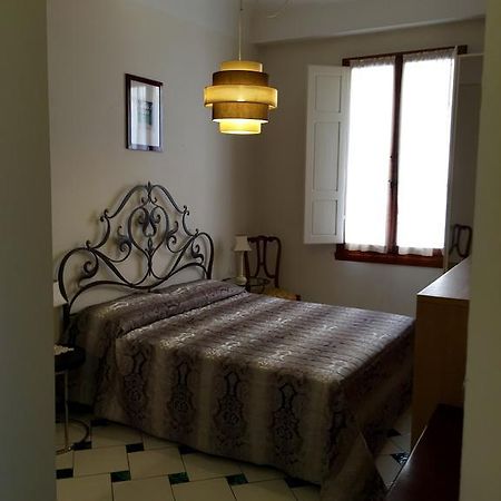 Appartamento Piazza San Marco Florencia Habitación foto
